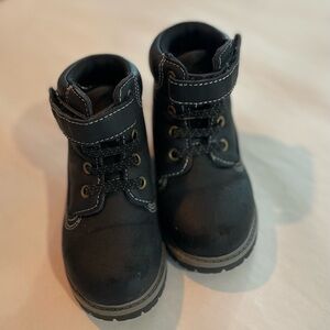 Toddler Boots in EUC.  Size 7.